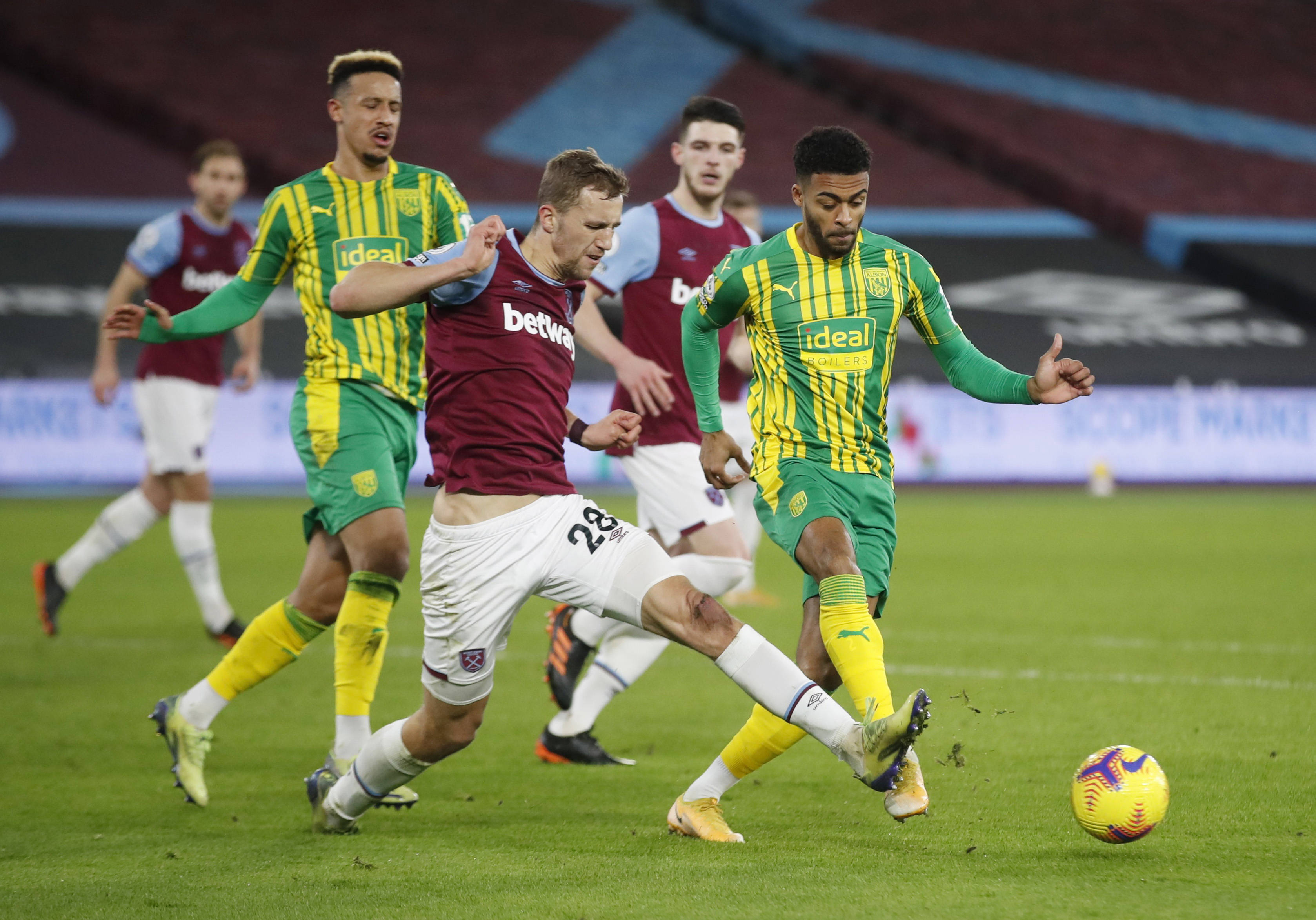 但胡金秋依 但胡金秋依